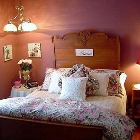 Clydesdale House Bed and Breakfast Barrie Eksteriør billede